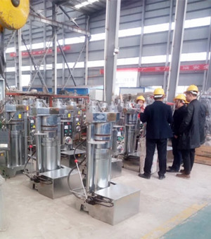 花生榨油機(jī)新機(jī)使用注意事項(xiàng)(圖1) 花生榨油機(jī)新機(jī)使用注意事項(xiàng)(圖1)