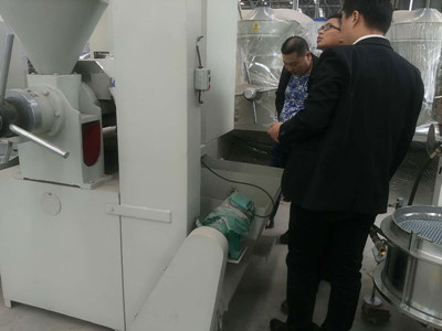 花生榨油機(jī)都是由哪些部位組成(圖1) 花生榨油機(jī)都是由哪些部位組成(圖1)